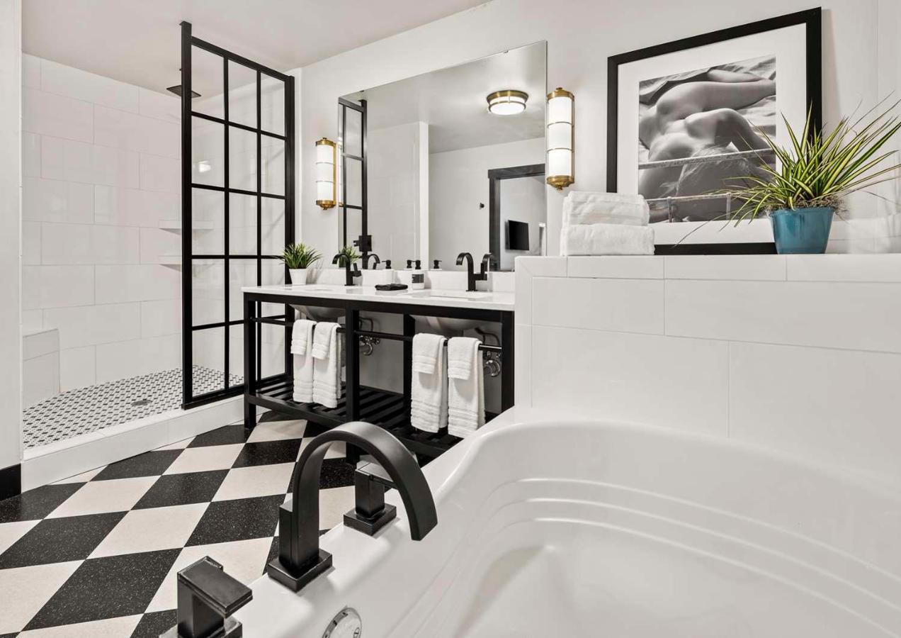 Grinnell, Ascend Collection Hotel